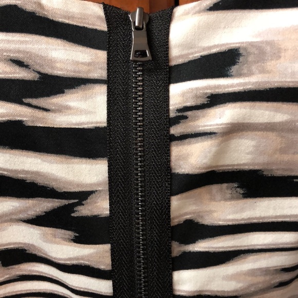 Elie Tahari Sleeveless Dress - Picture 3 of 8